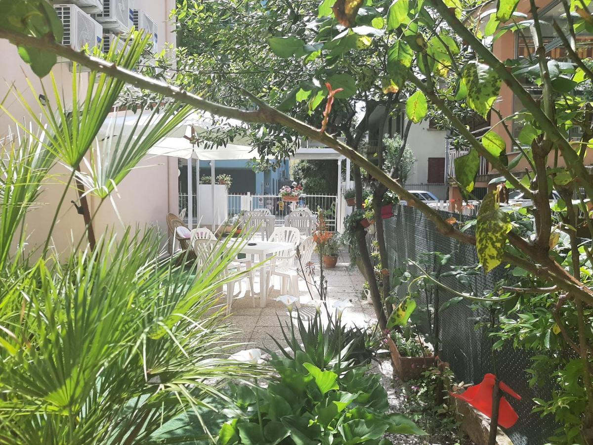 Hotel Amalfi Rimini Extérieur photo